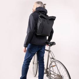 TROIKA BLACK ROLL TOP