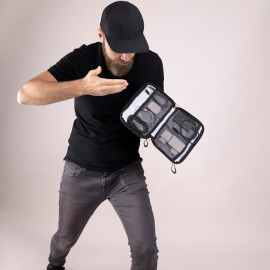 TROIKA BLACK TECH POUCH 2