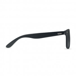 Sunglasses in bamboo arms