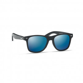 Sunglasses in bamboo arms