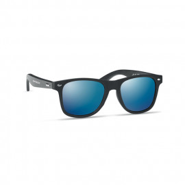 Sunglasses in bamboo arms