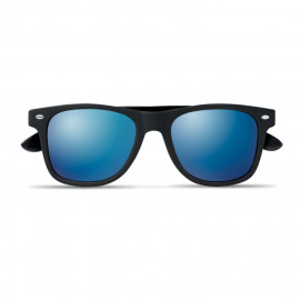Sunglasses in bamboo arms