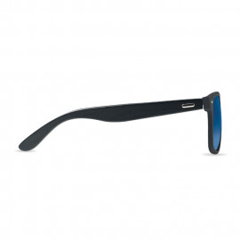 Sunglasses in bamboo arms