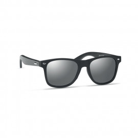 Sunglasses in bamboo arms