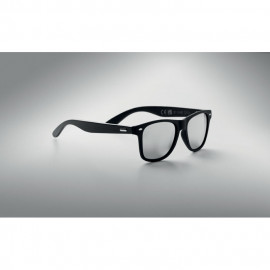 Sunglasses in bamboo arms