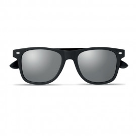 Sunglasses in bamboo arms