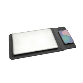 Swiss Peak 15W magnetic charging laptop sleeve 14-15,6
