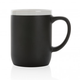 Ceramic mug with white rim
