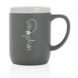 Ceramic mug with white rim