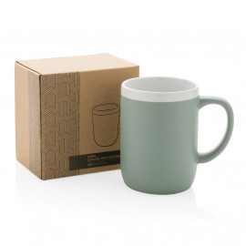 Ceramic mug with white rim