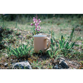 Ceramic mug with white rim