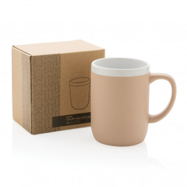Ceramic mug with white rim