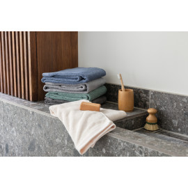 Ukiyo Sakura AWARE™ 500 gsm bath towel 70 x 140cm